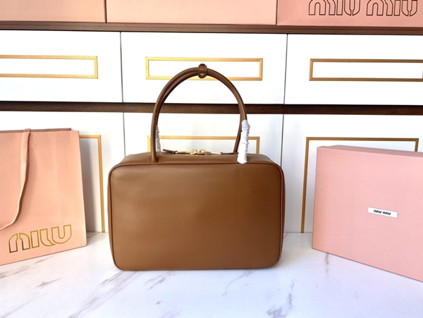 スーパーコピーブランドバッグ背面デザイン